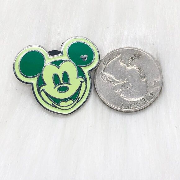 🔮 5/$25 Disney Green Mickey Mouse Pin - Picture 2 of 3